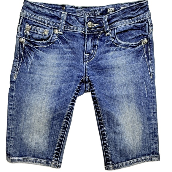 Miss Me Capri Bermuda Shorts - Picture 4 of 5